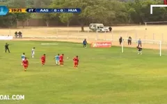 Chết cười với phiên bản lỗi của Messi và Suarez trên chấm 11m