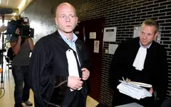 Luật sư của Salah Abdeslam dọa kiện các công tố viên Pháp