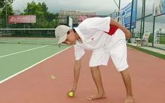 Người nhặt bóng tennis cần nhanh, nhạy, chính xác