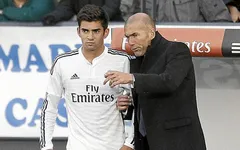 Báo hại đội nhà, con trai Zidane bị "ném đá" tơi bời