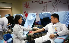 Thầy thuốc trẻ tiên phong hiến máu tình nguyện