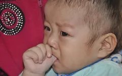 Thiếu 60 triệu đồng, bố mẹ bất lực nhìn con 10 tháng tuổi chờ chết