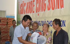 300 hộ nghèo xã đảo Thạnh An được nhận quà và khám bệnh miễn phí