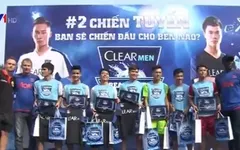 Cựu thành viên MU sôi nổi giao lưu với cầu thủ trẻ Việt Nam