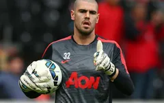 Valdes chính thức chia tay Man Utd
