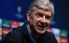 Dù trắng tay mùa này, HLV Wenger vẫn cố vị