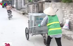 Người phụ nữ Thanh Hóa cần mẫn giữ sạch những con đường