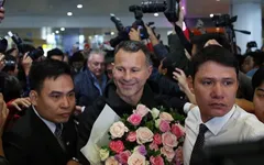 2 cựu danh thủ của Manchester United Ryan Giggs và Paul Scholes đã đến Việt Nam