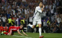 Lập hat-trick vào lưới Bayern Munich, Ronaldo chính thức chạm cột mốc 100 bàn tại Champions League