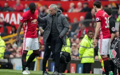 Man Utd 1-1 Swansea: Kỷ lục bất bại... buồn