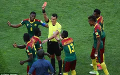 Cúp Liên đoàn các châu lục 2017: Xem VAR, trọng tài vẫn đuổi nhầm cầu thủ Cameroon