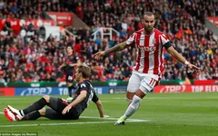 Stoke City 1-0 Arsenal: "Gà" Real hạ gục Pháo thủ