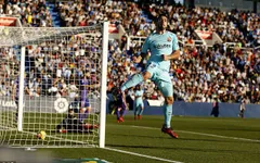 Suarez giải "cơn hạn", Barca yên tâm xem derby Madrid