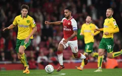 Đã đến lúc "thần đồng" bóng đá Anh cần rời Arsenal