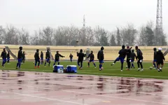 Quyết giành điểm trước Afghanistan, ĐT Việt Nam đội mưa luyên tập