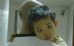Bố ung thư phổi đi chăm con bệnh máu trong nghẹn ngào nỗi đau