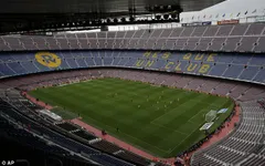 Khán giả không được vào sân xem trận Barcelona gặp Napoli