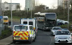 Xe bus của Manchester United được cảnh sát hộ tống tới SVĐ London