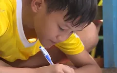 Cặp lá yêu thương: Cậu bé mơ ước thành cầu thủ bóng đá