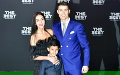Ronaldo khoe tên con gái sắp chào đời