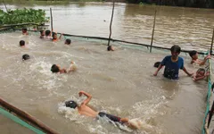 Bà giáo dạy bơi 60 tuổi ở Đồng Tháp được tôn vinh là phụ nữ tiêu biểu toàn cầu