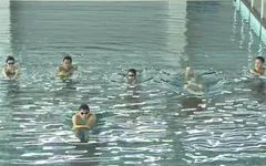 Tư vấn bơi và phòng chống đuối nước (số 9): Kỹ thuật phòng chống đuối nước dù không biết bơi