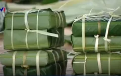 Gói bánh chưng xanh cùng người nghèo ăn Tết