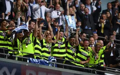 Giành vé lên hạng, Huddersfield nhận quà siêu khủng từ giải Ngoại hạng Anh