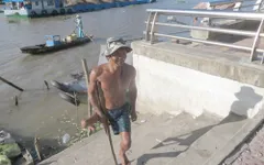 "Hiệp sĩ’ tật nguyền 40 năm chuyên cứu người trên sông Hậu