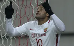Hulk dứt điểm sấm sét giúp Shanghai SIPG giành 3 điểm với 10 người