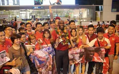 Sol Campbell bất ngờ trước fan hâm mộ TP Hồ Chí Minh