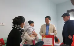 Noel ấm áp tình thương tại bệnh viện Nhi Trung Ương