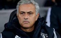 Mourinho cáu tiết vì bị "bắt lỗi" dùng người