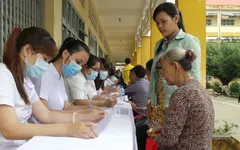 Khám và phẫu thuật mắt miễn phí cho người già có hoàn cảnh khó khăn