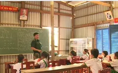 Người "giữ lửa" của lớp học trên đảo Hòn Chuối