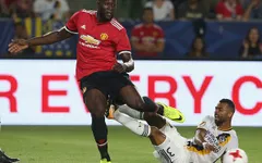 Giỏi ghi bàn, Lukaku sắm vai HLV bất đắc dĩ tại Man Utd