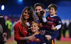 Messi tính chuyện "qua 2 lần đò" với bạn gái