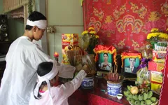 Xót xa 3 anh em sớm mất cả cha lẫn mẹ