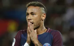 Neymar dính án phạt lơ lửng cách 2 vòng đấu tới