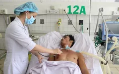 Cha nguy kịch, 3 đứa trẻ sắp bị đẩy ra đường