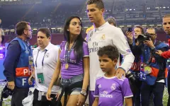 Bạn gái Ronaldo được xác nhận đang mang bầu tháng thứ 5