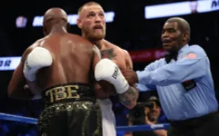Thua Mayweather, McGregor bị cấm thi đấu 2 tháng