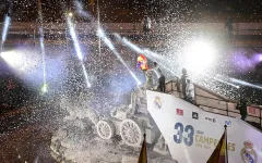 Thành Madrid ngập sắc trắng trong đêm hội đăng quang