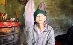 Xót xa cụ ông 102 tuổi còn phải nuôi con gái tâm thần