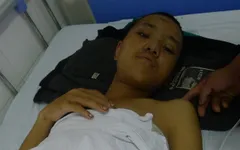 Không có 60 triệu đồng mổ cột sống, cậu bé mồ côi có nguy cơ liệt vĩnh viễn