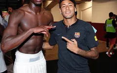 HLV Mourinho cử Pogba làm thuyết khách dụ Neymar về Man Utd