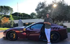 Tay chơi Ronaldo tậu thêm siêu xe Ferrari đắt giá