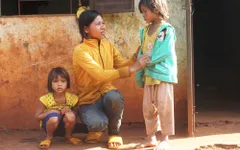 Thương 3 chị em mồ côi chỉ mong một bữa ăn no