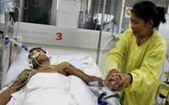 Mất 3 đứa con, người mẹ khốn khổ xin cứu đứa thứ 4