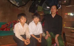 Bố ung thư, ông bị mù, ba đứa trẻ mơ một bữa cơm có thịt